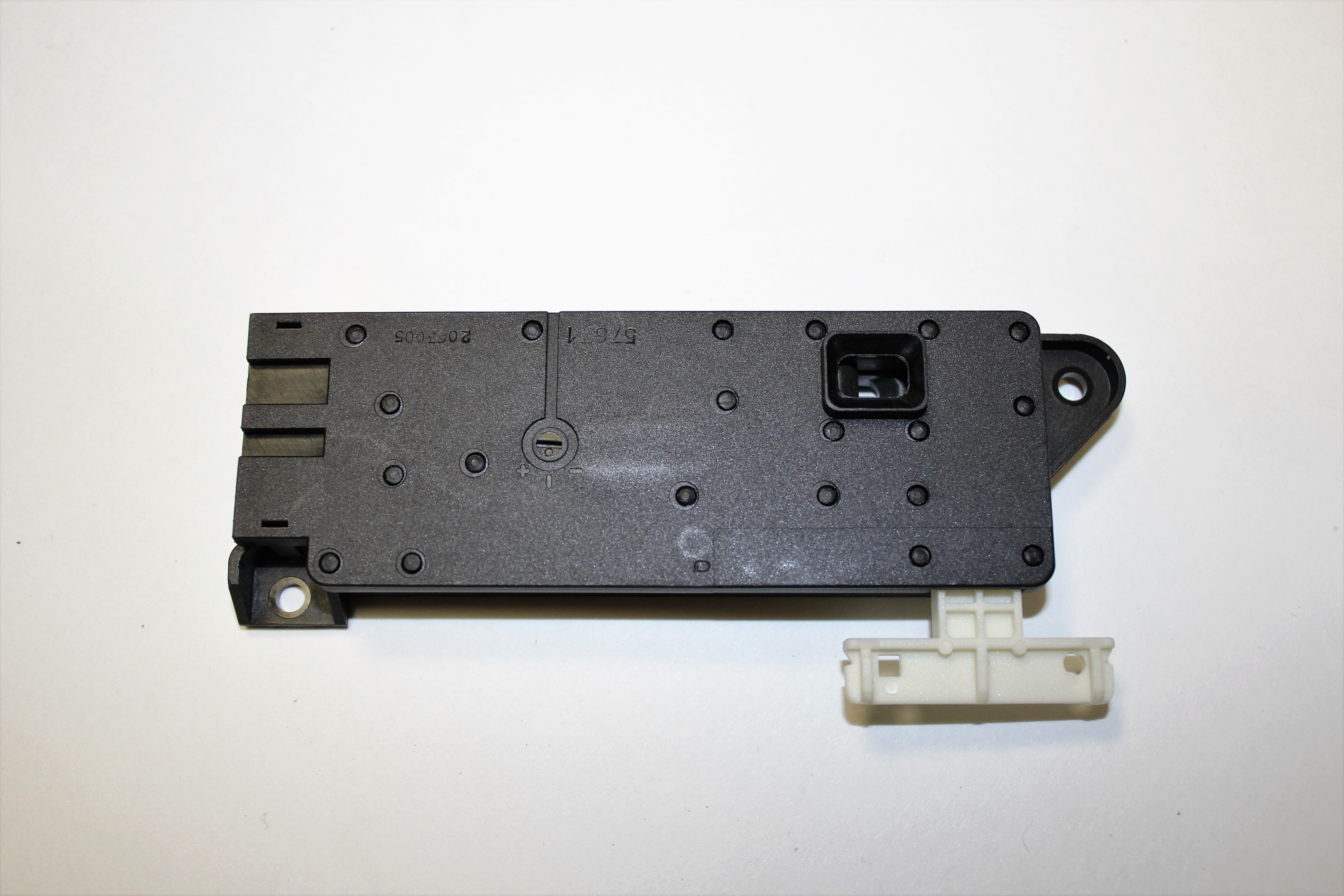 Блокировка люка стиральных машин Brandt INT002AR