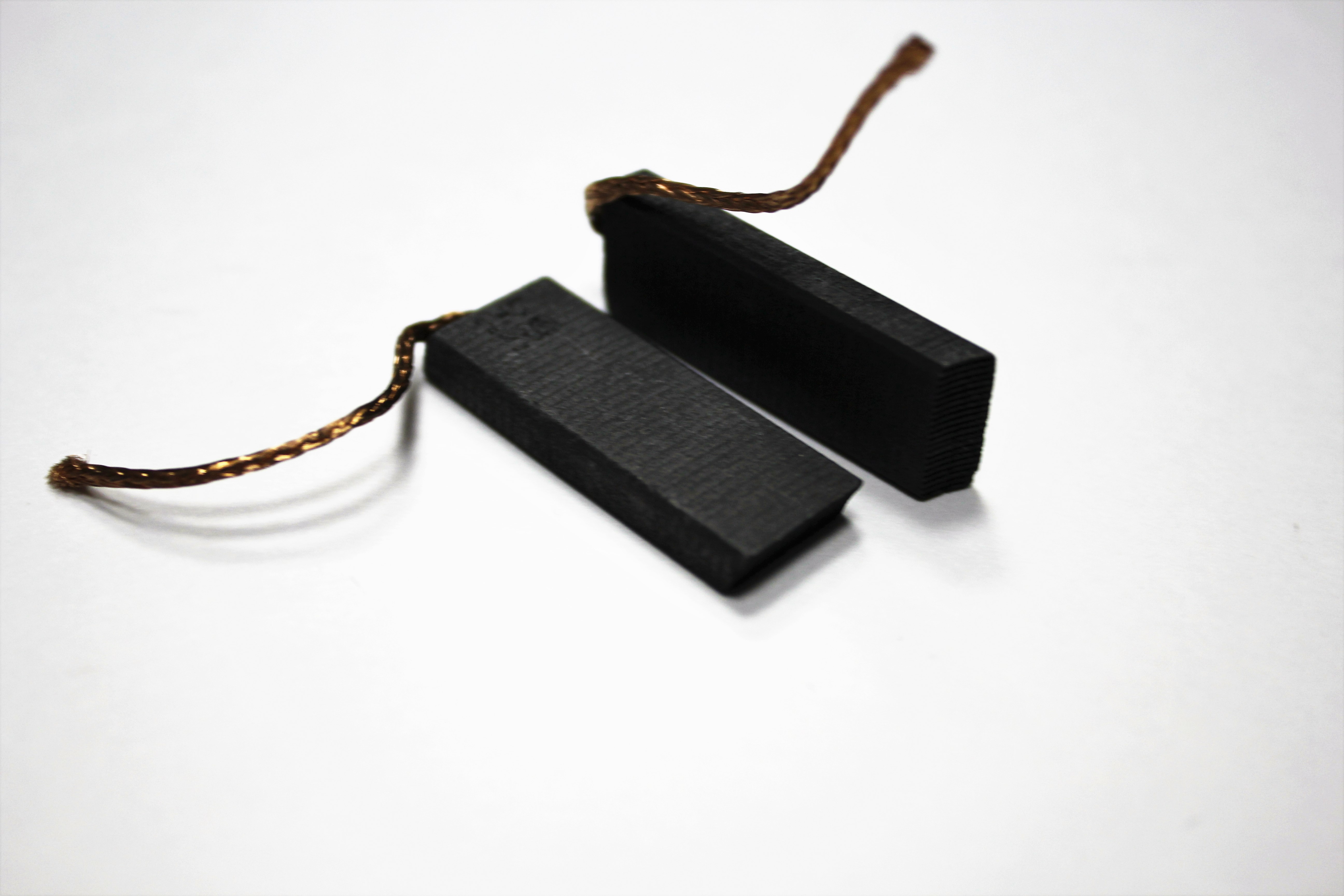 04go00c Щетки угольные 5x13.5x36 для стиральных машин Indesit/Ariston 04go00c.