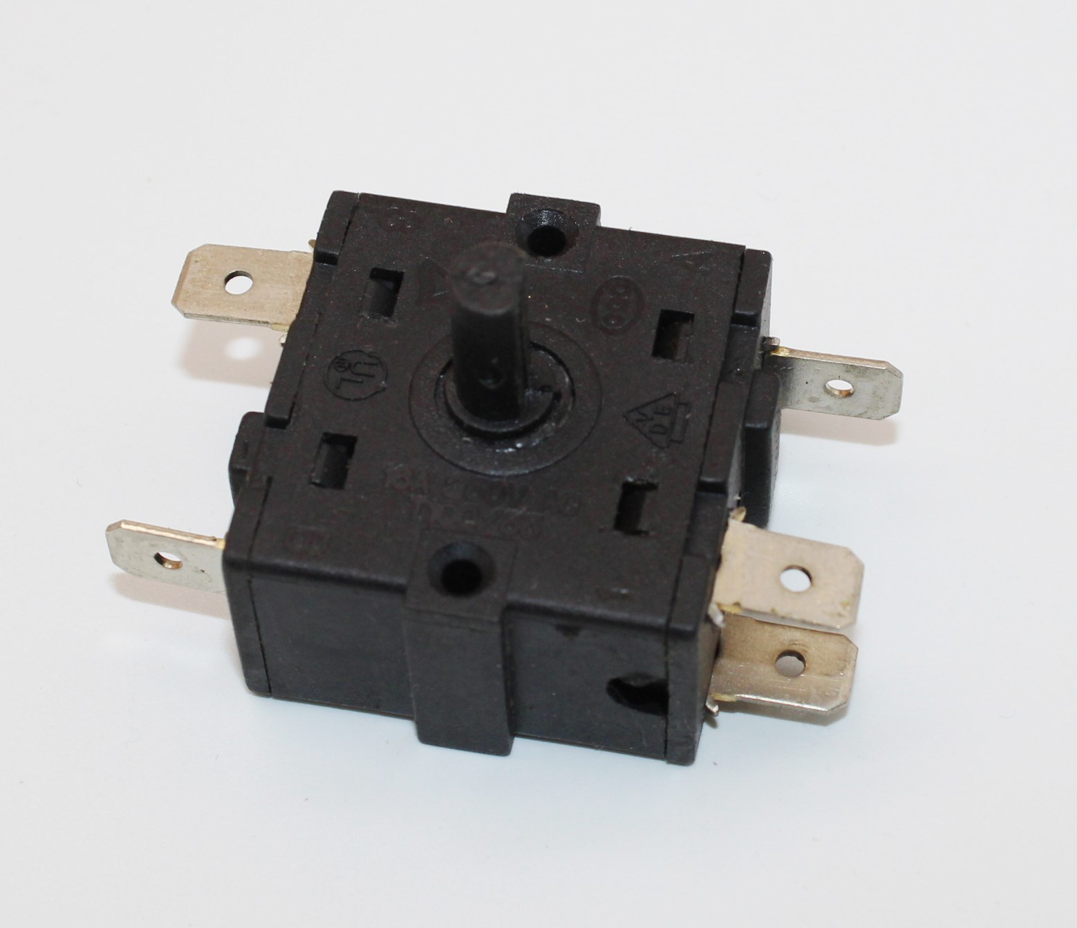 Переключатель 3-х позиционный (3+0) к масляным обогревателям PR001