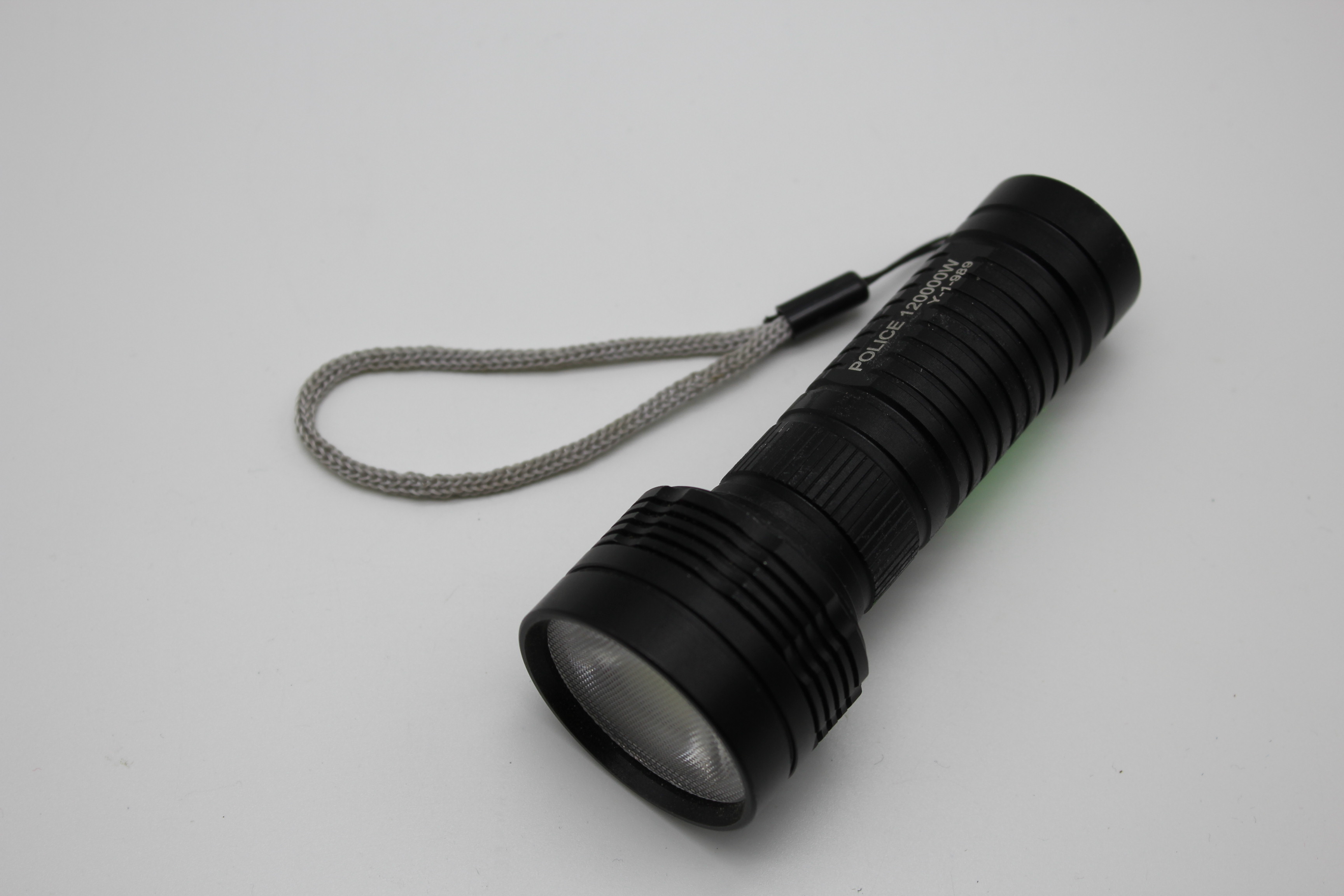 Фонарик Police Y-1-989 120000W Большой Радиус Освещения