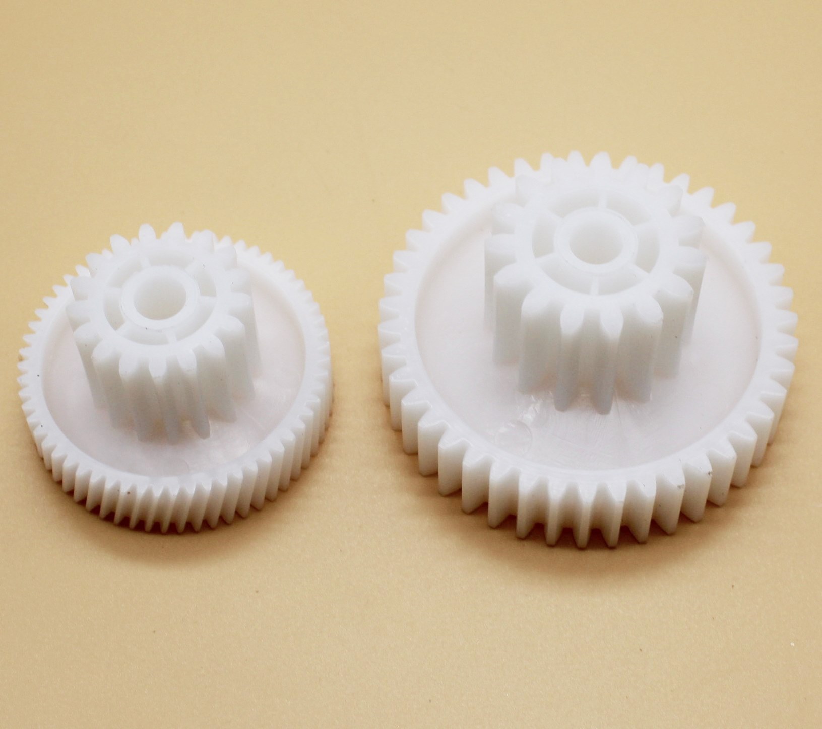 Комплект шестеренок (2шт) для мясорубки Redmond RMG-1212. RD009