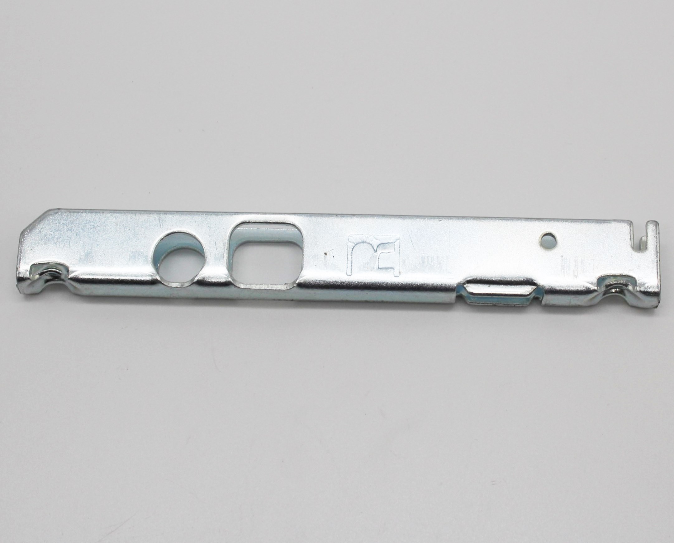 Ответная часть петли духовки Gorenje G667800, зам. 109512, 591480