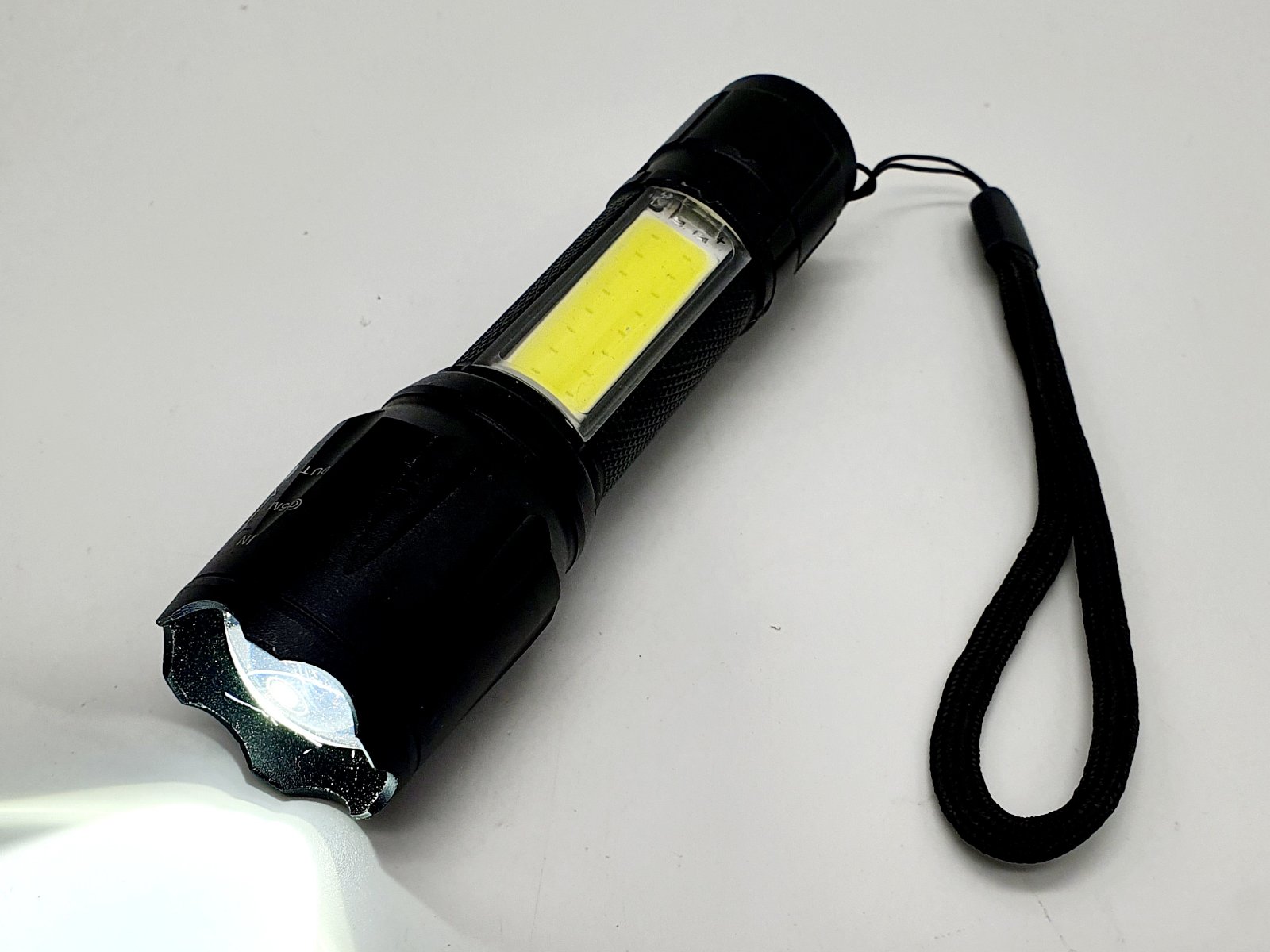 Фонарик светодиодный MX-001 аккумуляторный с 2мя зонами света. Код: T027