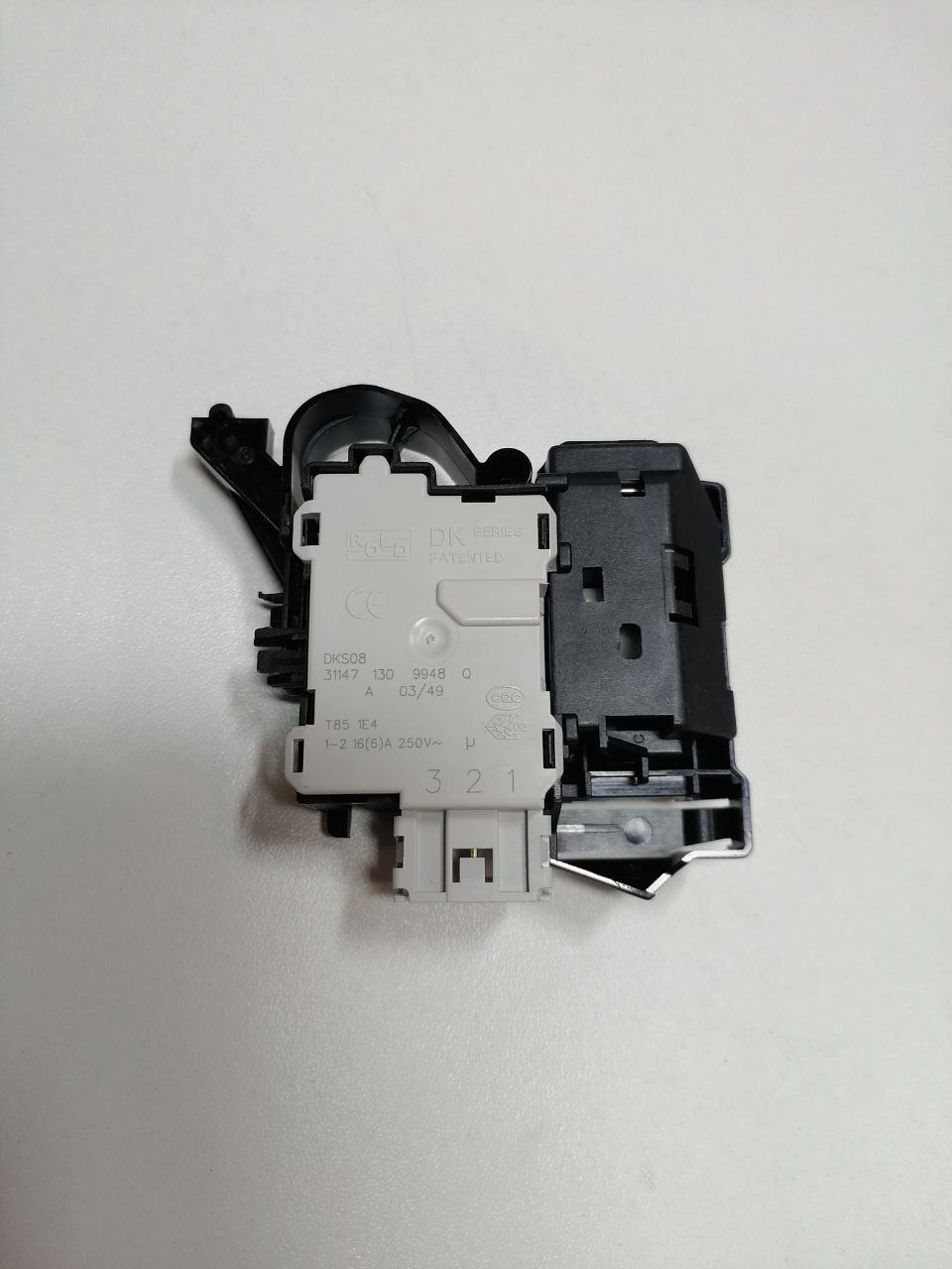 488000510057 Блокировка (замок) дверцы люка для стиральной машины Вирпул (WHIRLPOOL) 488000510057, 488000536021, C00536021