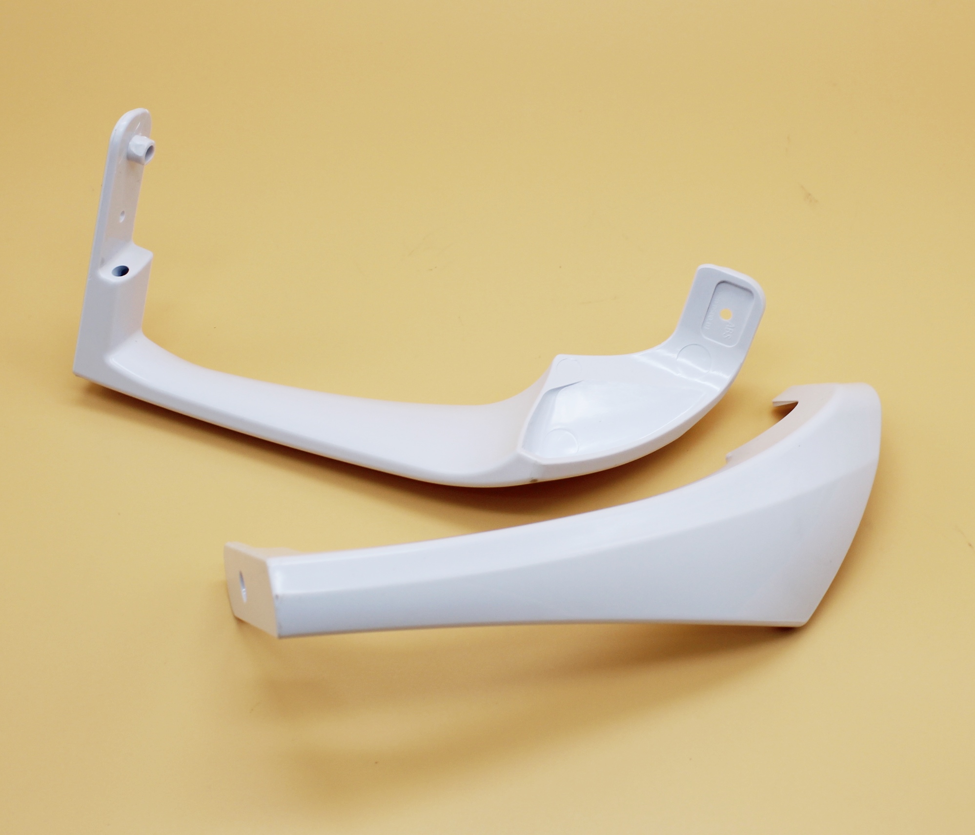 Комплект ручек для холодильника Бирюса 129-136 Белые