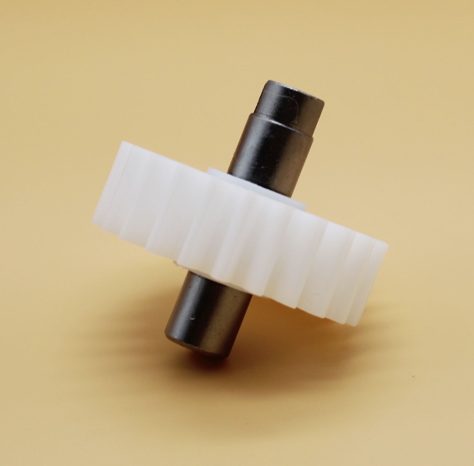 Шестерня с металлическим штоком к мясорубкам Kenwood KW650714