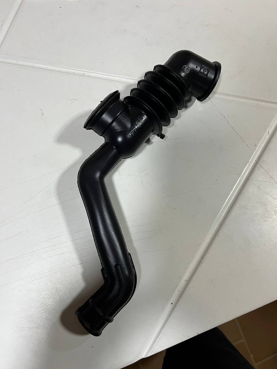  C00281835 Патрубок залива (выпускной) стиральной машины с вертикальной загрузкой Indesit Ariston